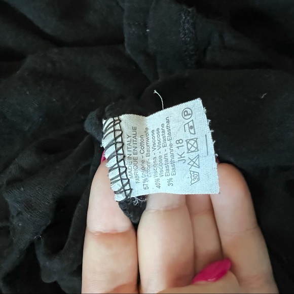 Black “mermaids don’t do homework” Tee-Shirt. - Picture 4 of 4